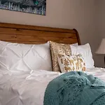 Fenwick Vacation Rental Open Hot Tub Glorious Mountain 2 Bedroom